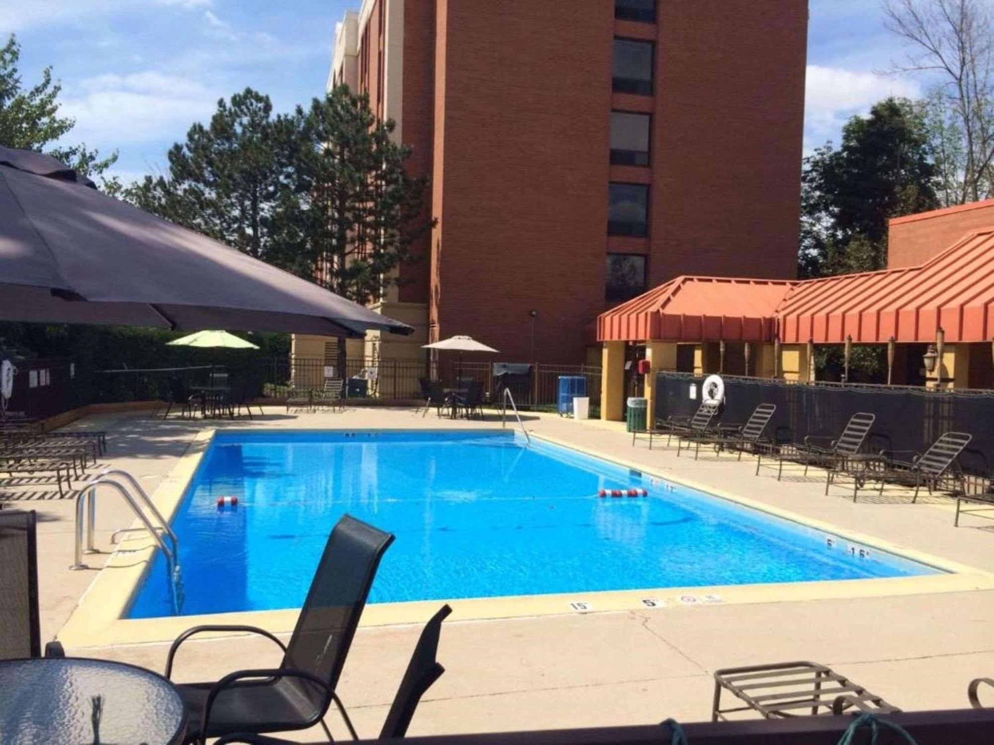 Radisson Hotel Schaumburg Exterior photo